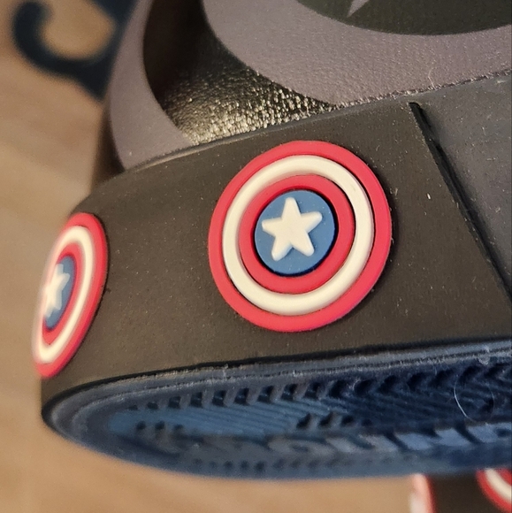 👟 Captain America High-Top Sneakers – Size 10 – Marvel Avengers – New with Tags - Picture 13 of 14